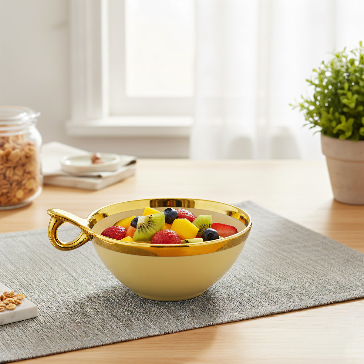 Elegant Cream Ceramic Deep Serving Bowl – 18cm Round Dish with Gold Rim & Hook Handle